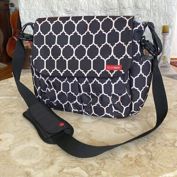 NEW Skip Hop Dash Messenger Diaper Bag, Onyx Tile - Picture 6 of 13